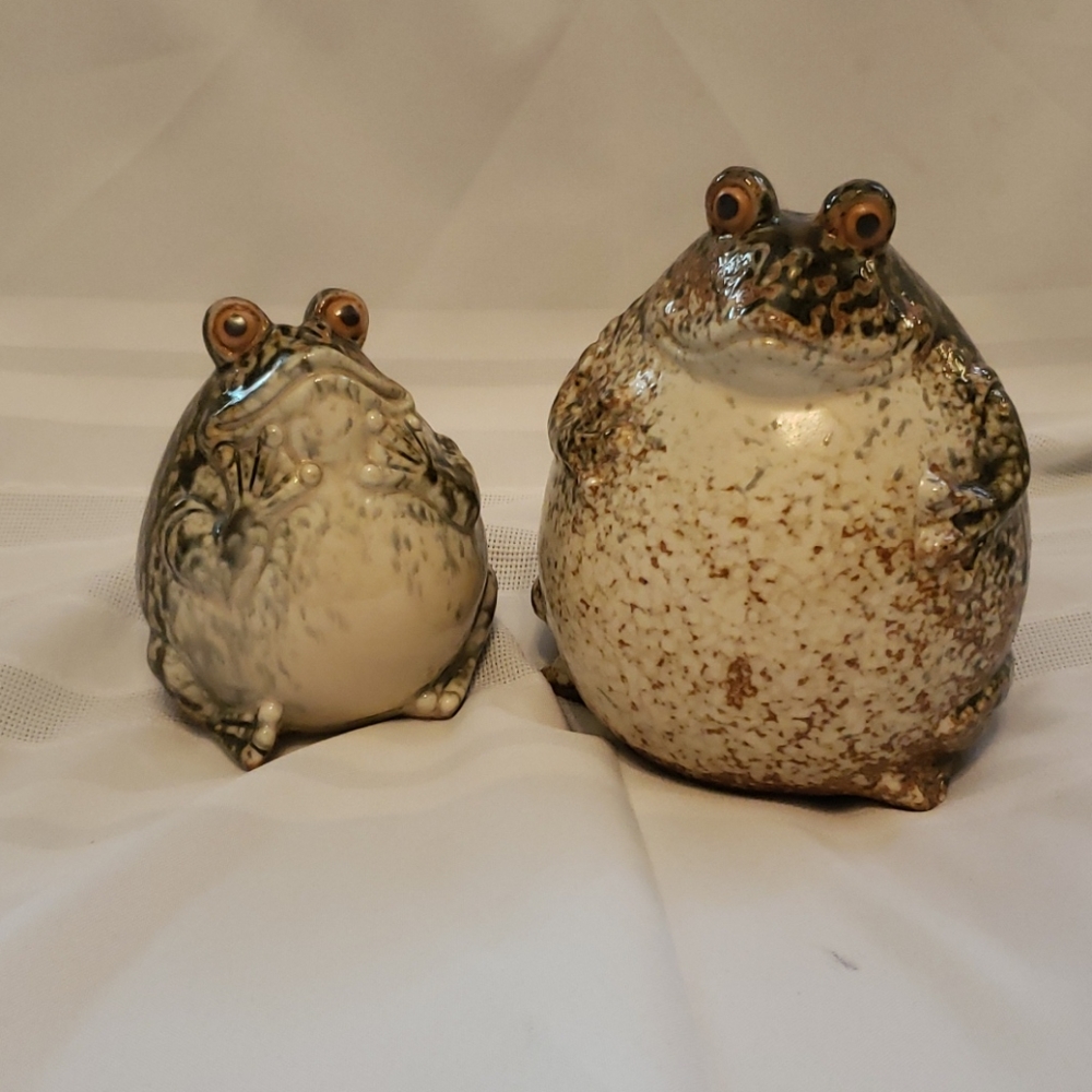 Pair of Ceramic Frogs